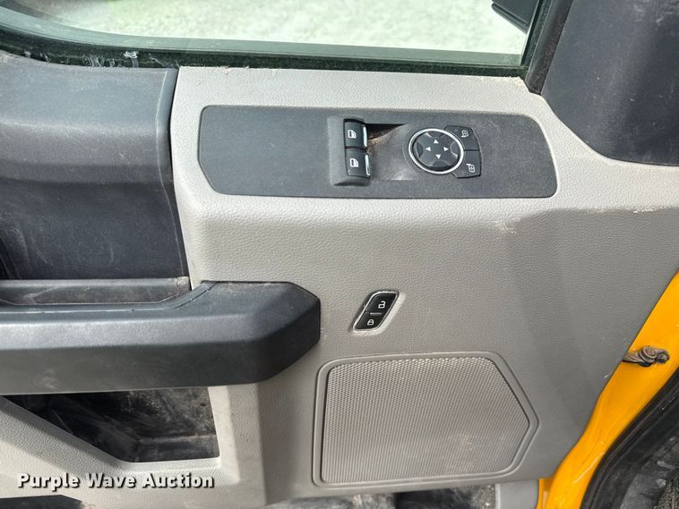 image for item EJ4789 2022 Ford F350 Super Duty utility bed pickup truck