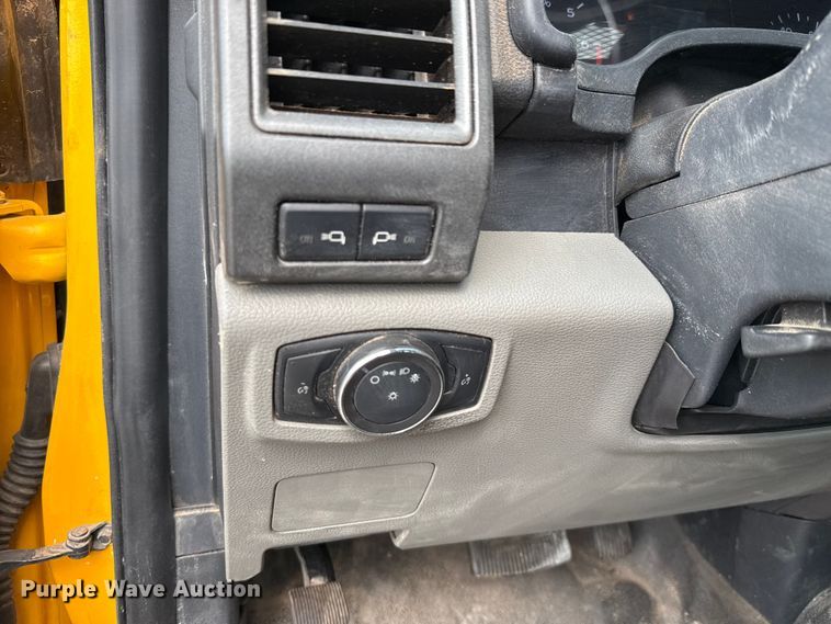 image for item EJ4789 2022 Ford F350 Super Duty utility bed pickup truck