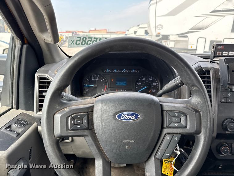 image for item EJ4789 2022 Ford F350 Super Duty utility bed pickup truck