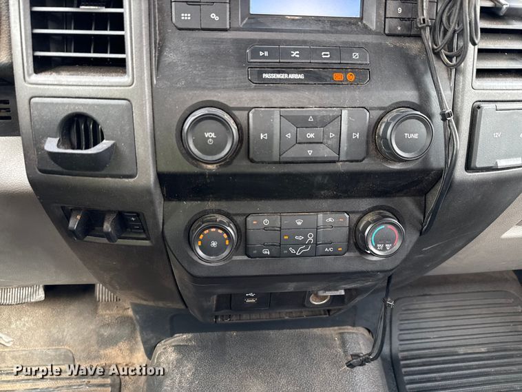 image for item EJ4789 2022 Ford F350 Super Duty utility bed pickup truck