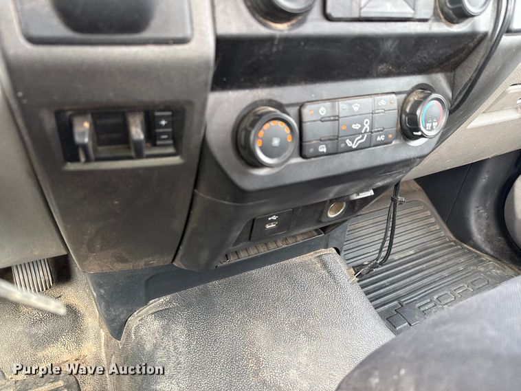 image for item EJ4789 2022 Ford F350 Super Duty utility bed pickup truck