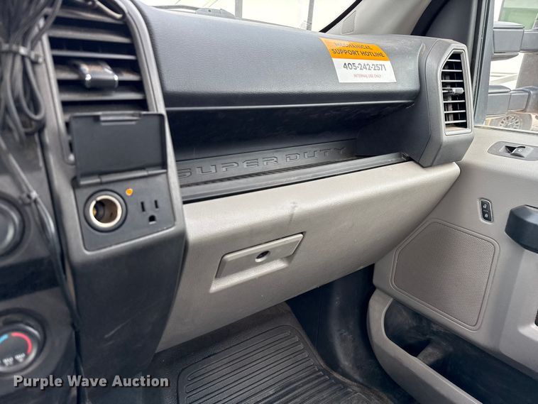 image for item EJ4789 2022 Ford F350 Super Duty utility bed pickup truck