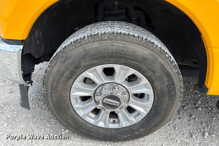 image for item EJ4789 2022 Ford F350 Super Duty utility bed pickup truck