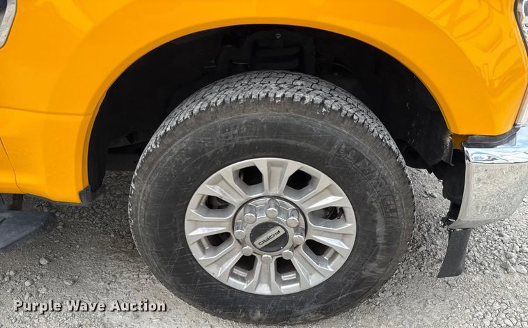 image for item EJ4789 2022 Ford F350 Super Duty utility bed pickup truck