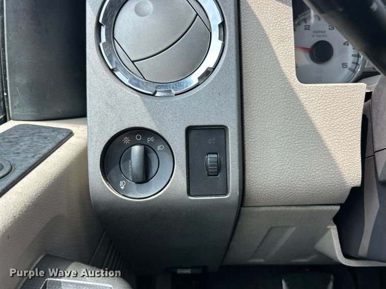 image for item EK8370 2009 Ford F350 Super Duty Crew Cab pickup truck