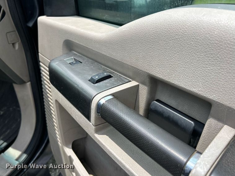 image for item EK8370 2009 Ford F350 Super Duty Crew Cab pickup truck