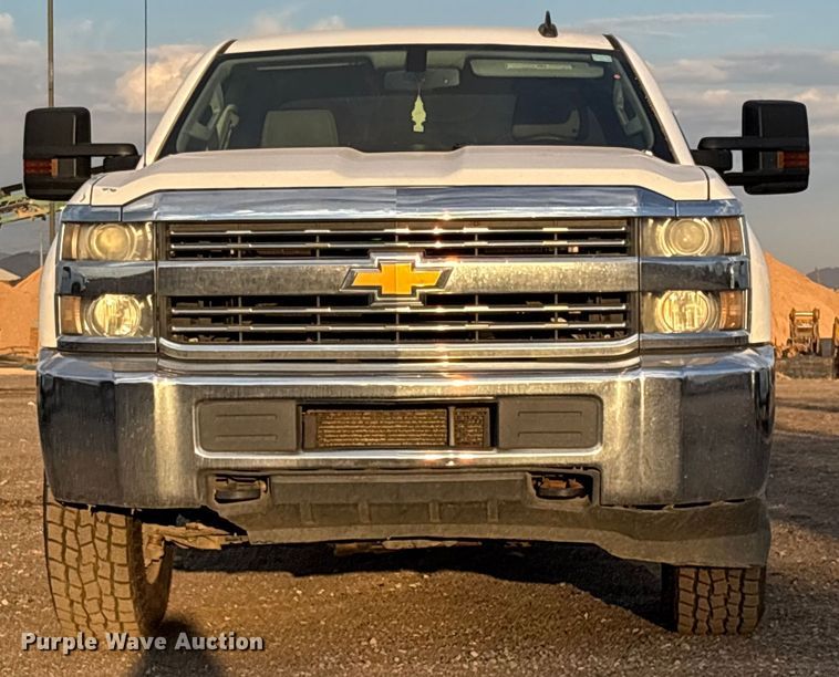 image for item EL6095 2016 Chevrolet Silverado 3500HD Crew Cab pickup truck