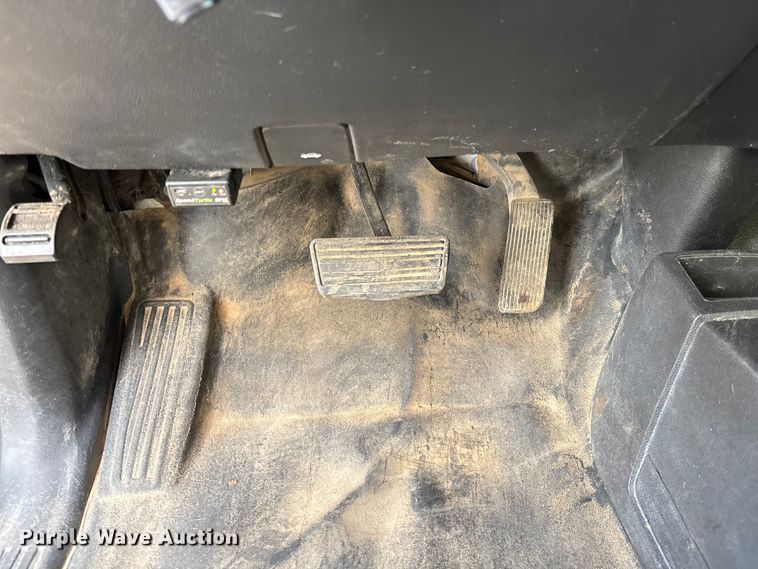 image for item EL6095 2016 Chevrolet Silverado 3500HD Crew Cab pickup truck