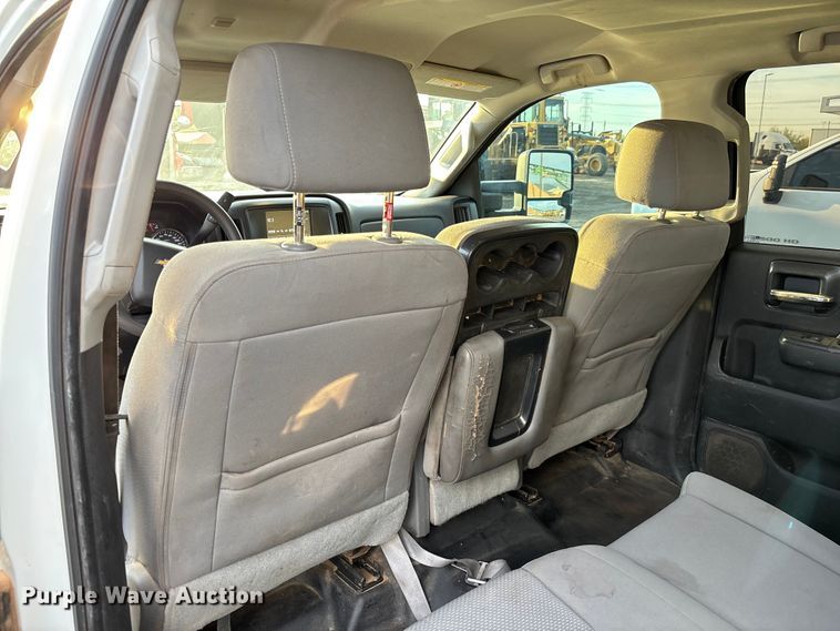 image for item EL6095 2016 Chevrolet Silverado 3500HD Crew Cab pickup truck