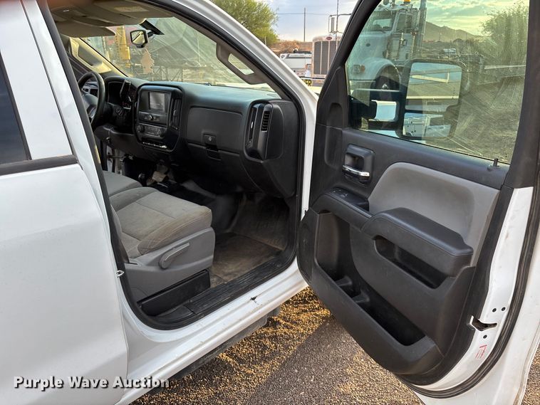 image for item EL6095 2016 Chevrolet Silverado 3500HD Crew Cab pickup truck