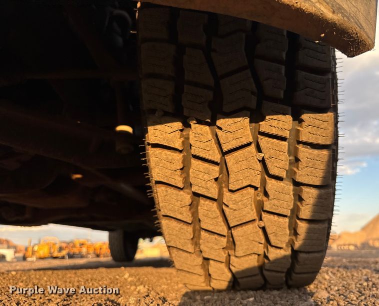 image for item EL6095 2016 Chevrolet Silverado 3500HD Crew Cab pickup truck