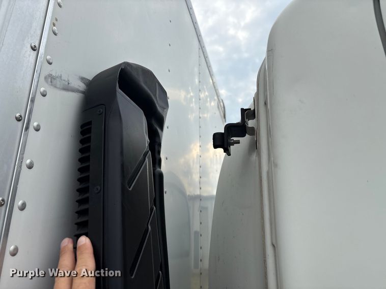 image for item EM0589 2015 Isuzu NPRHD box truck