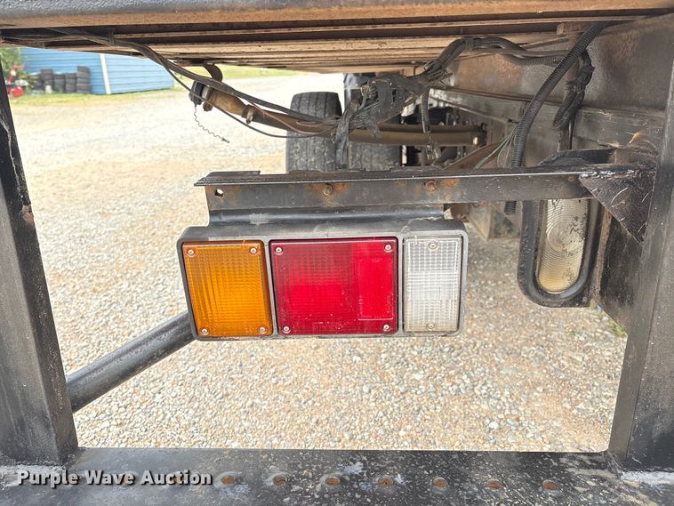 image for item EM0589 2015 Isuzu NPRHD box truck