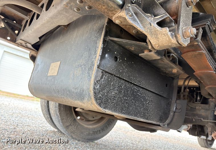 image for item EM0589 2015 Isuzu NPRHD box truck