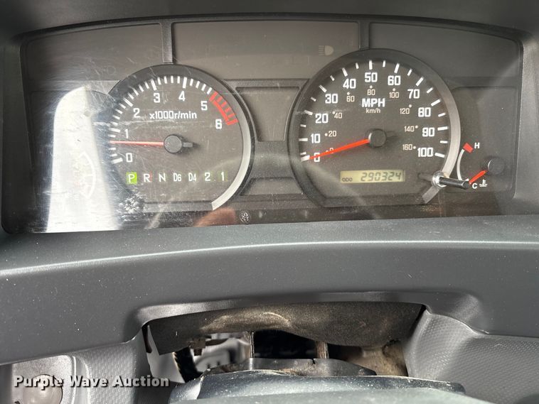 image for item EM0589 2015 Isuzu NPRHD box truck