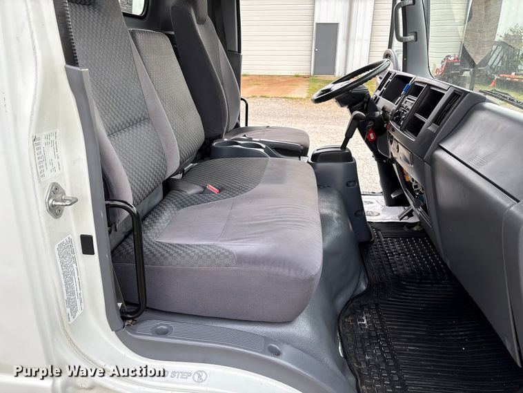 image for item EM0589 2015 Isuzu NPRHD box truck