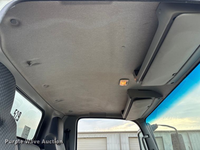 image for item EM0589 2015 Isuzu NPRHD box truck