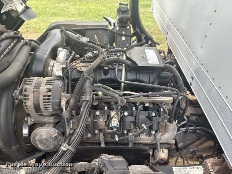 image for item EM0589 2015 Isuzu NPRHD box truck