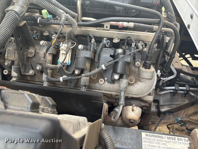 image for item EM0589 2015 Isuzu NPRHD box truck