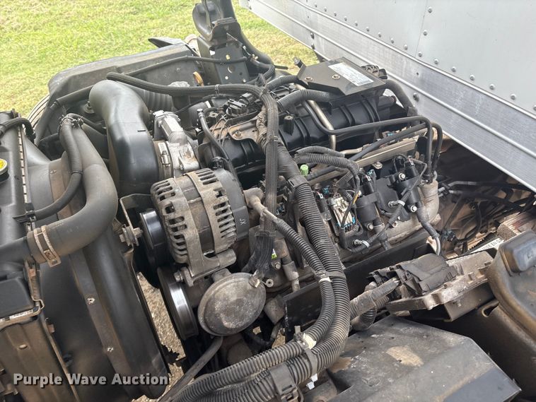 image for item EM0589 2015 Isuzu NPRHD box truck