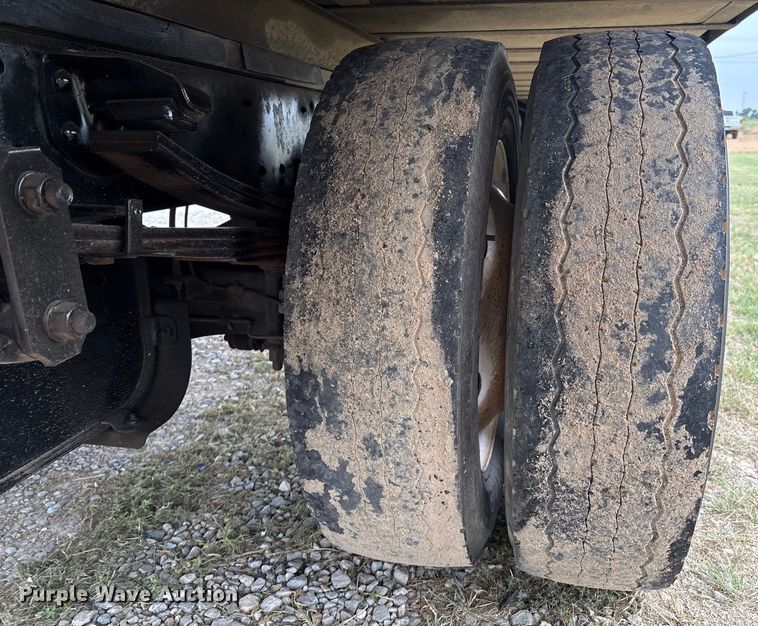 image for item EM0589 2015 Isuzu NPRHD box truck