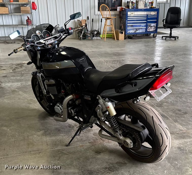 image for item EM2296 2000 Kawasaki Zrx 1100 motorcycle