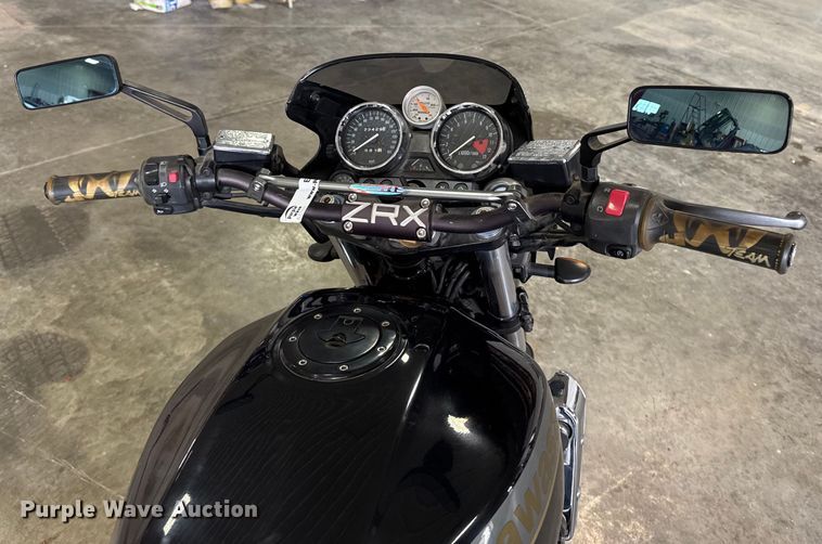 image for item EM2296 2000 Kawasaki Zrx 1100 motorcycle