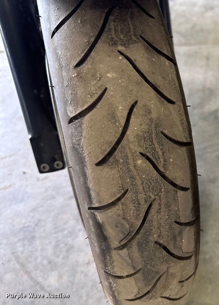 image for item EM2296 2000 Kawasaki Zrx 1100 motorcycle