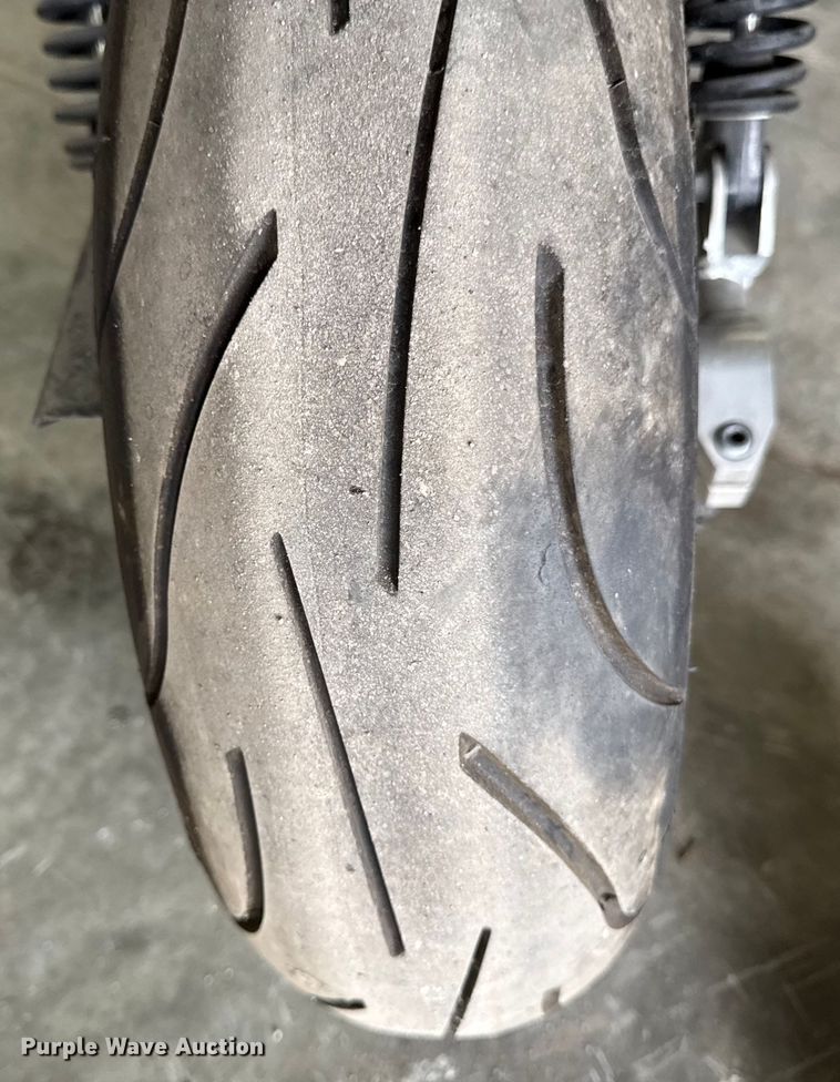 image for item EM2296 2000 Kawasaki Zrx 1100 motorcycle