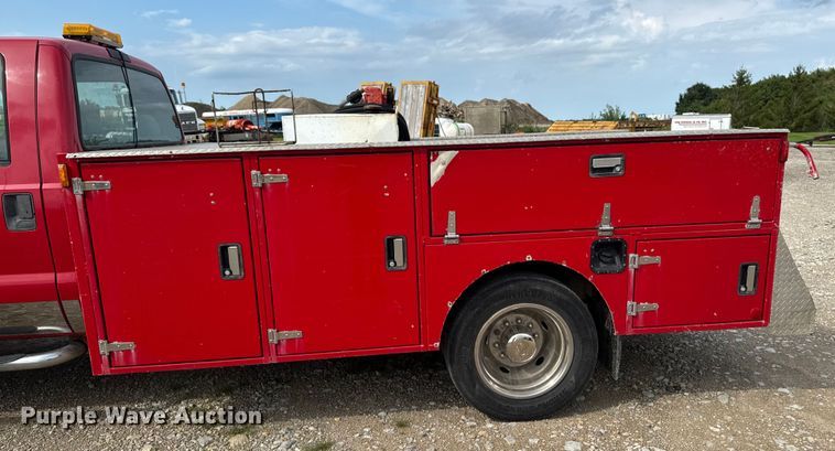 image for item EM2297 2005 Ford F550 utility / service truck