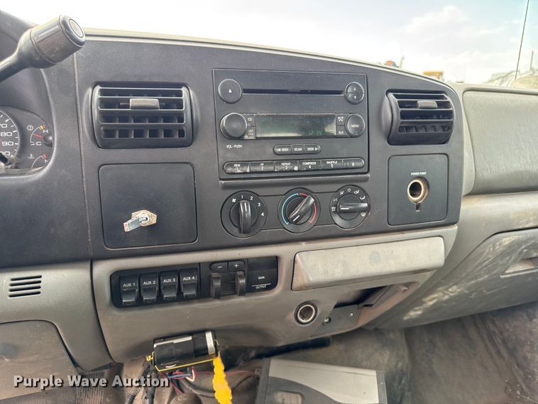 image for item EM2297 2005 Ford F550 utility / service truck