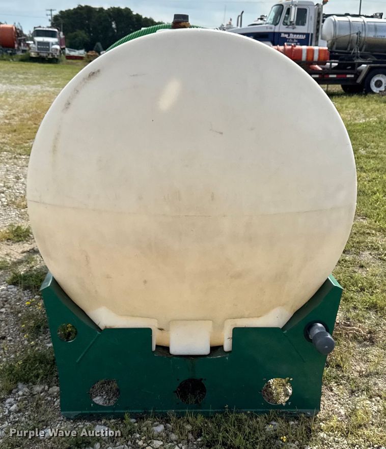 image for item EM2298 (5) poly tanks