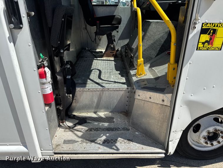 image for item EM2308 2010 Ford E450 delivery truck