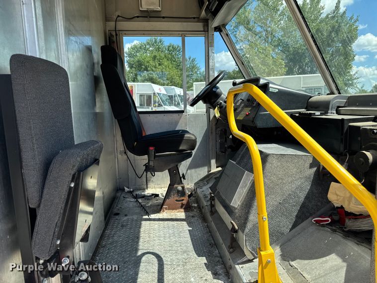 image for item EM2308 2010 Ford E450 delivery truck