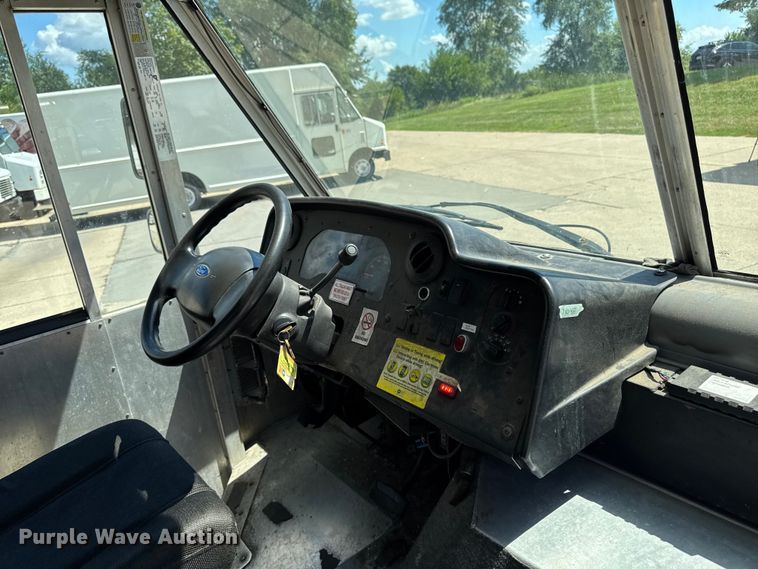 image for item EM2308 2010 Ford E450 delivery truck