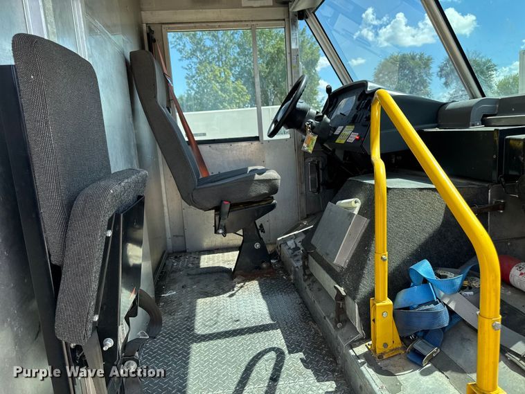 image for item EM2309 2010 Ford E450 delivery truck