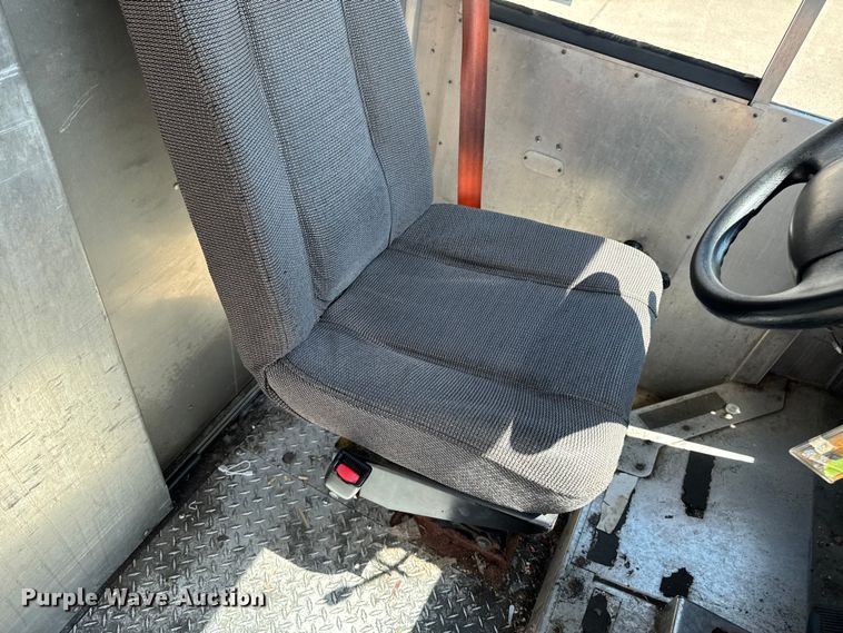 image for item EM2309 2010 Ford E450 delivery truck