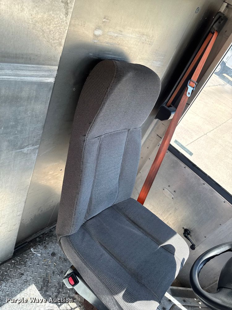 image for item EM2309 2010 Ford E450 delivery truck