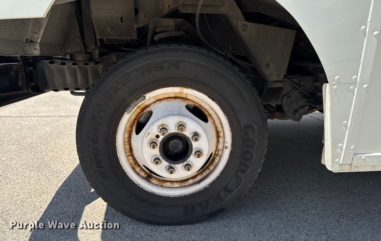 image for item EM2309 2010 Ford E450 delivery truck