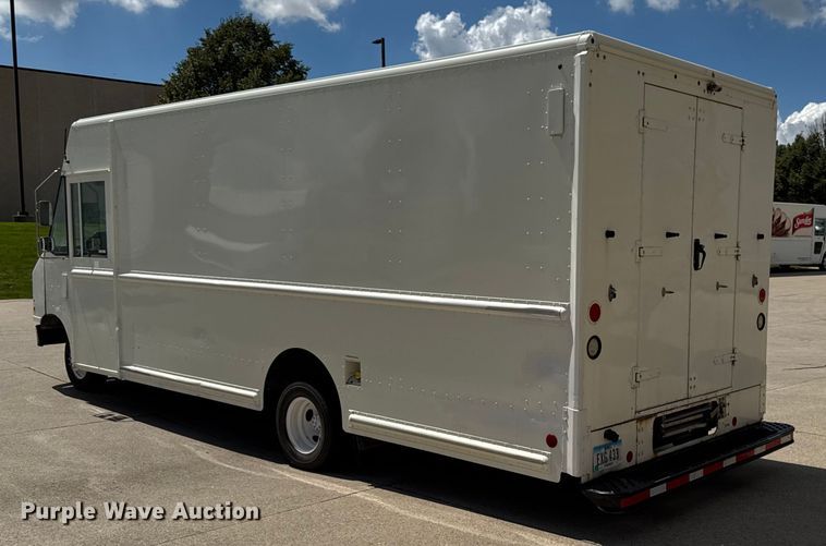 image for item EM2310 2010 Ford E450 delivery truck