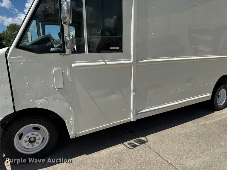 image for item EM2310 2010 Ford E450 delivery truck