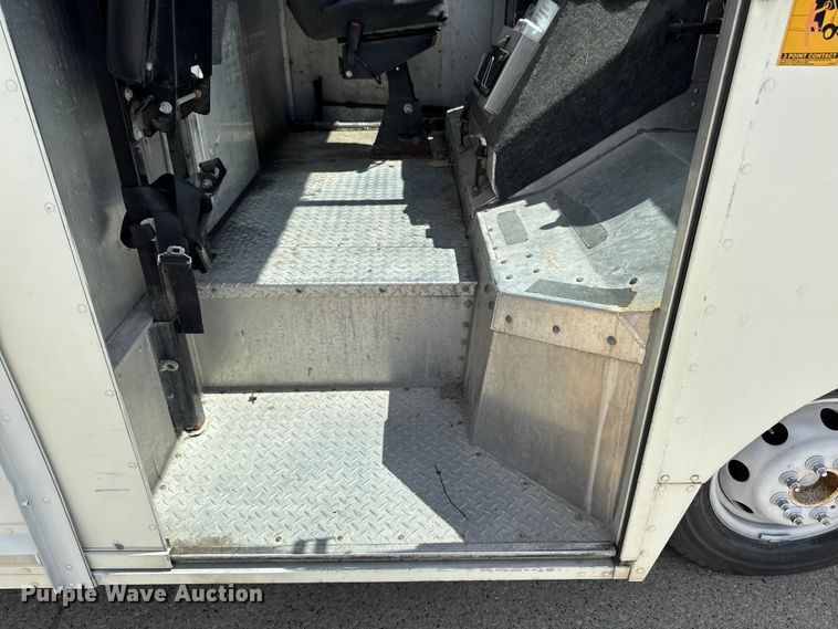 image for item EM2310 2010 Ford E450 delivery truck