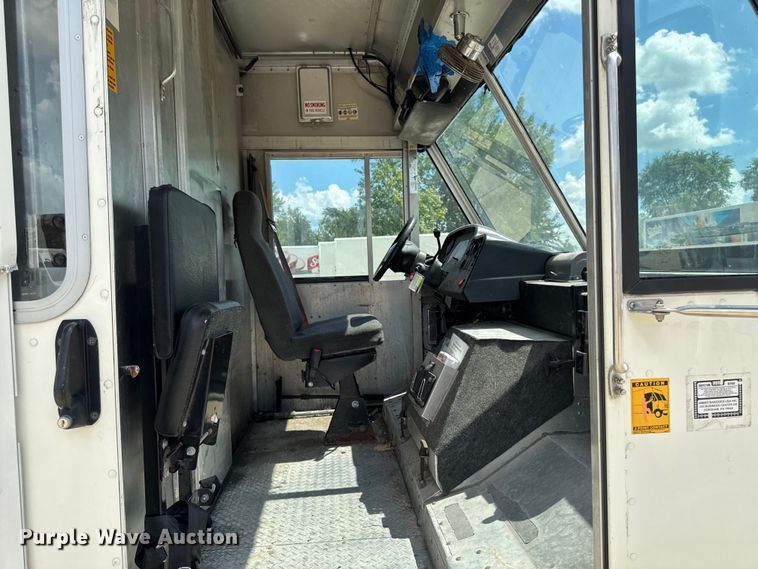 image for item EM2310 2010 Ford E450 delivery truck