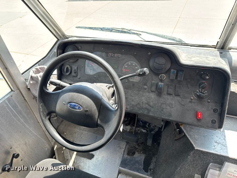 image for item EM2310 2010 Ford E450 delivery truck