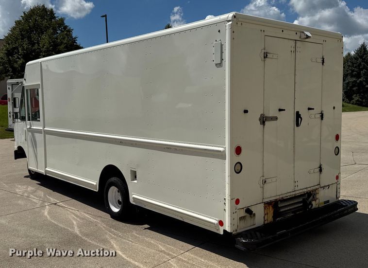 image for item EM2311 2010 Ford E450 delivery truck