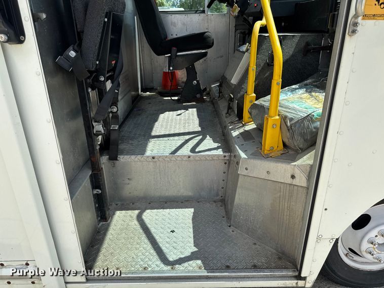 image for item EM2311 2010 Ford E450 delivery truck