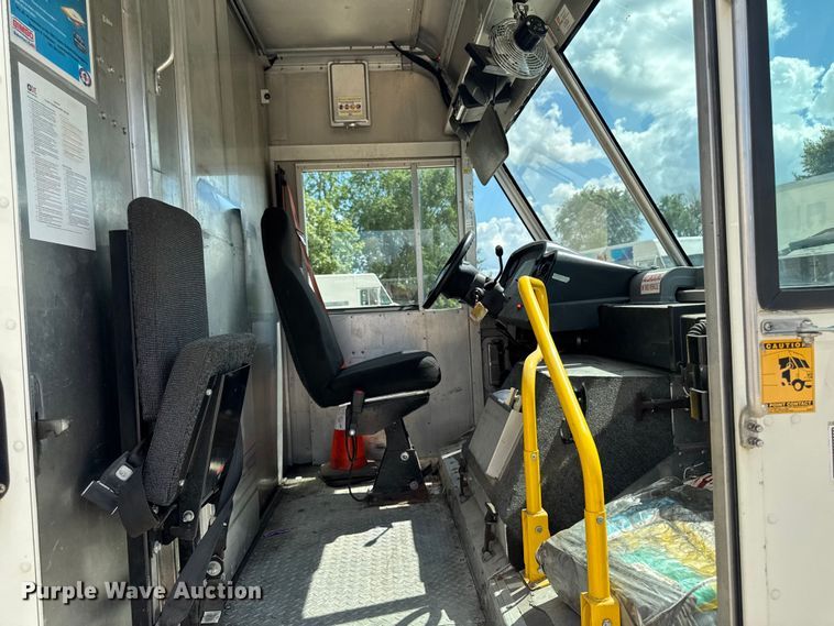 image for item EM2311 2010 Ford E450 delivery truck