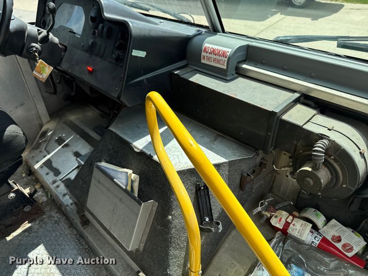 image for item EM2311 2010 Ford E450 delivery truck