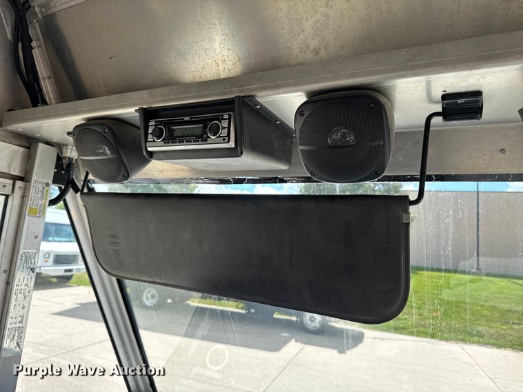 image for item EM2311 2010 Ford E450 delivery truck