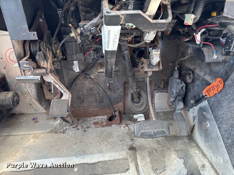 image for item EM2311 2010 Ford E450 delivery truck